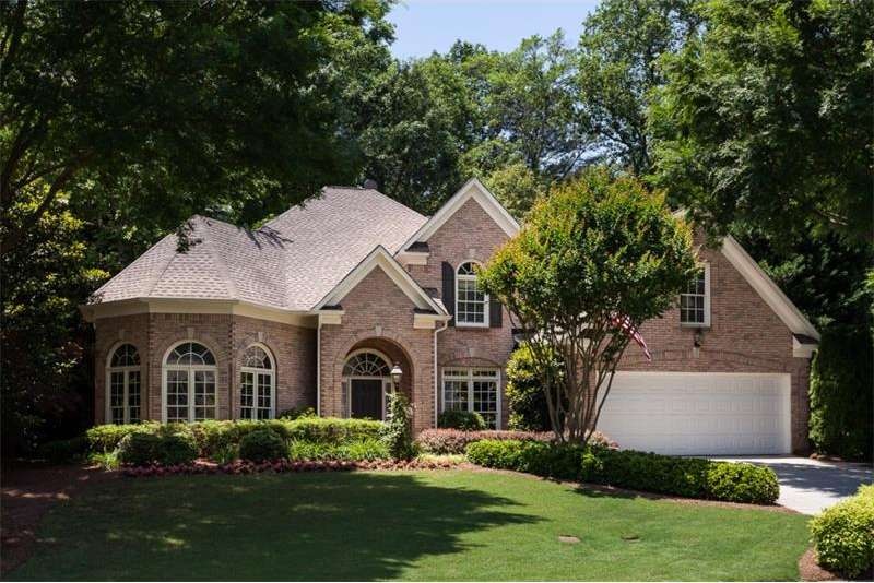 Elegant curb appeal