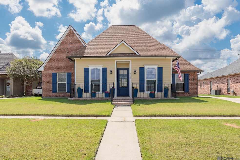 2034 Pointe South Dr, Zachary, LA 70791 - photo 1