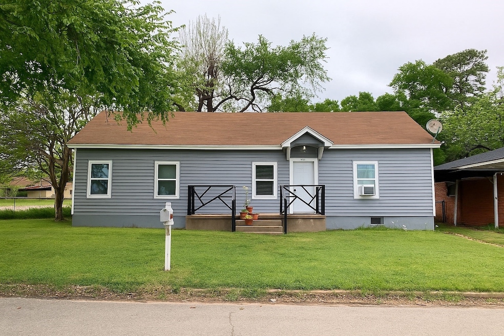 View of front of property with a front yard
