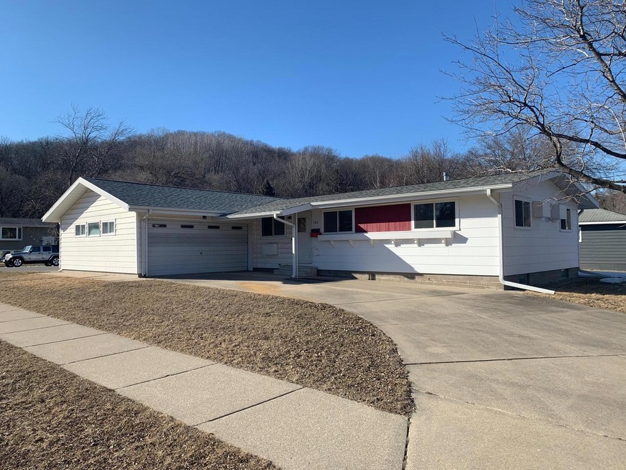 708 S 7th St, La Crescent, MN 55947 - photo 1