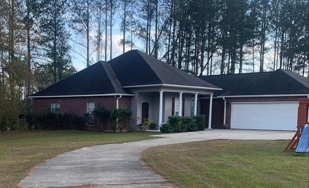 319 S Railroad Ave, Tylertown, MS 39667 - photo 1