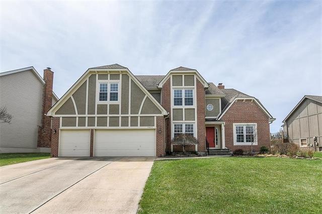 Stunning Brick and Stucco Front Elevation with Dra
