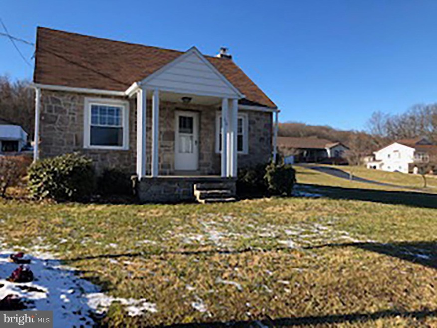 114 Skyline Dr, Reading, PA 19606 - photo 1