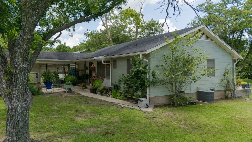 47 Sue Ann Dr, Lampasas, TX 76550 - photo 1