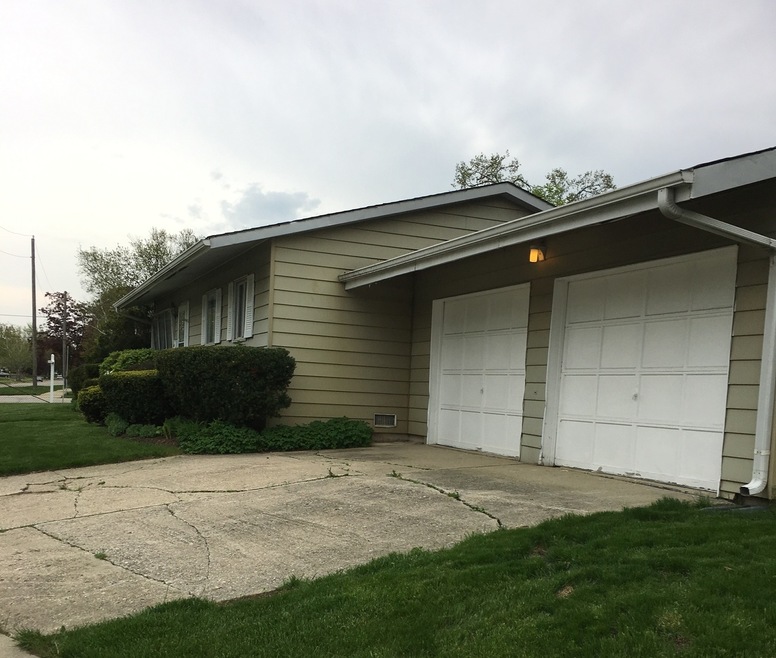 1300 N Berwick Blvd, Waukegan, IL 60085 - photo 1