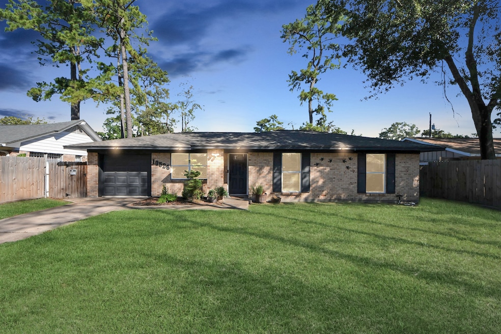 10526 Hollyglen Dr, Houston, TX 77016 - photo 1