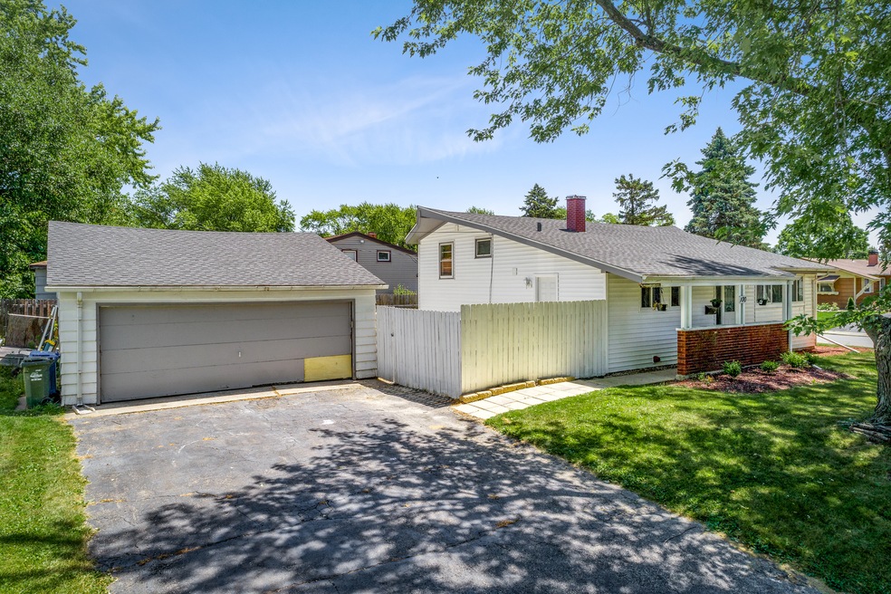 100 Pecos Cir, Carpentersville, IL 60110 - photo 1