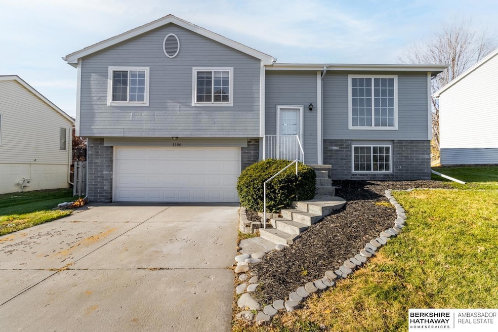 1106 Marshall Cir, Papillion, NE 68046 - photo 1