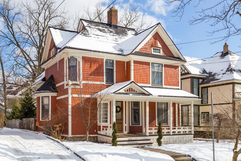 1 - 234 Charles Ave-14