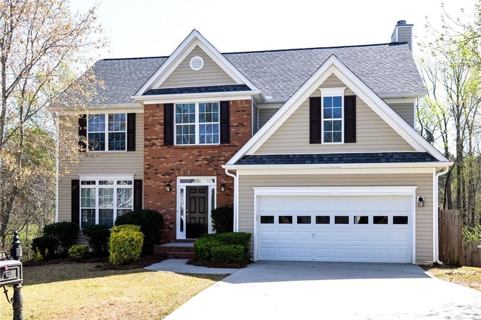 Beautiful, tradional, maintenance free exterior!