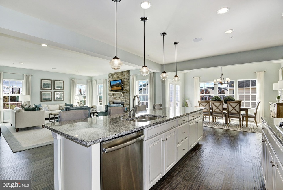 9815 Marsh Gate Ln, Middle River, MD 21220 - photo 1