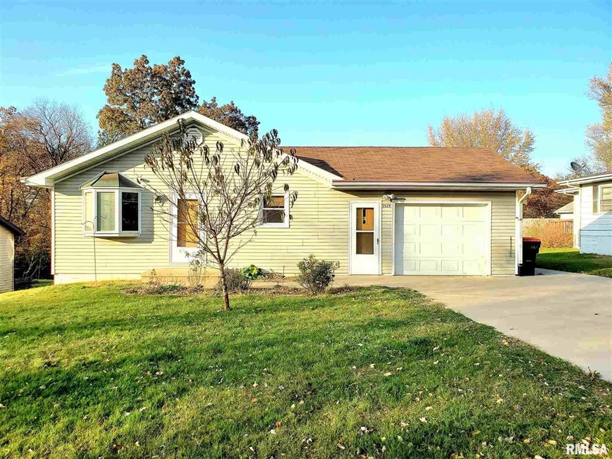 3529 W Sylvan Ln, Peoria, IL 61615 - photo 1