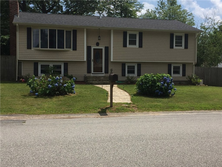 35 Birchwood Ln, West Warwick, RI 02893 - photo 1