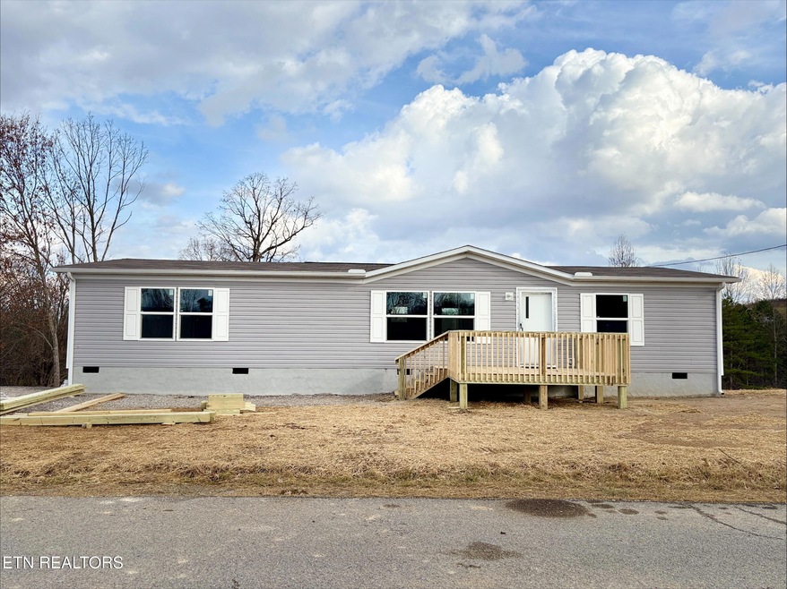 564 Quail Run Ln, Lafollette, TN 37766 - photo 1