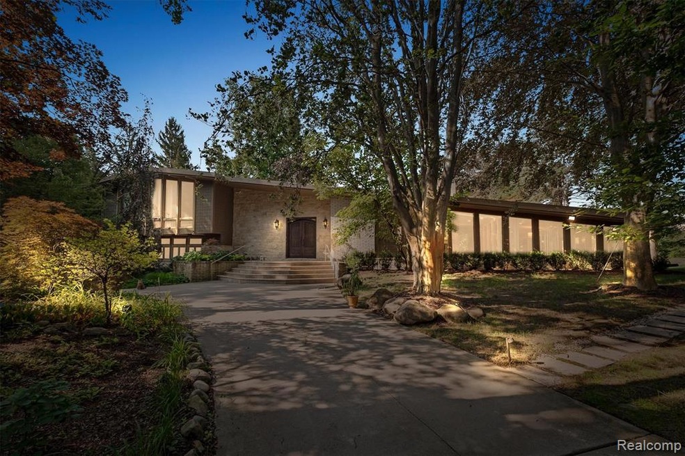 1125 Eton Cross Rd, Bloomfield Hills, MI 48304 - photo 1