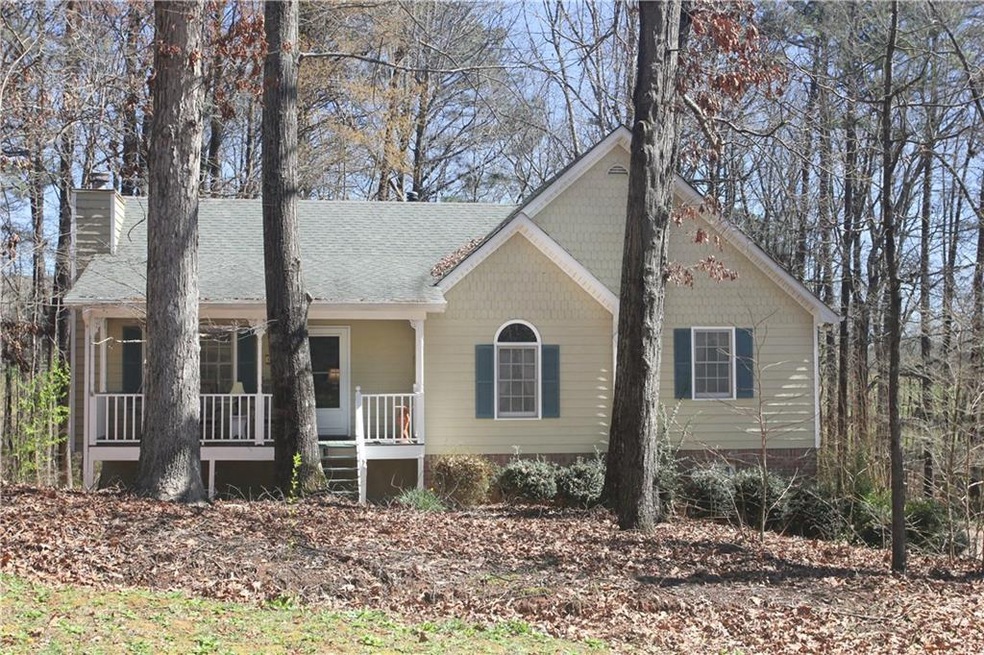 Cute ranch conveniently located in Holly Springs w