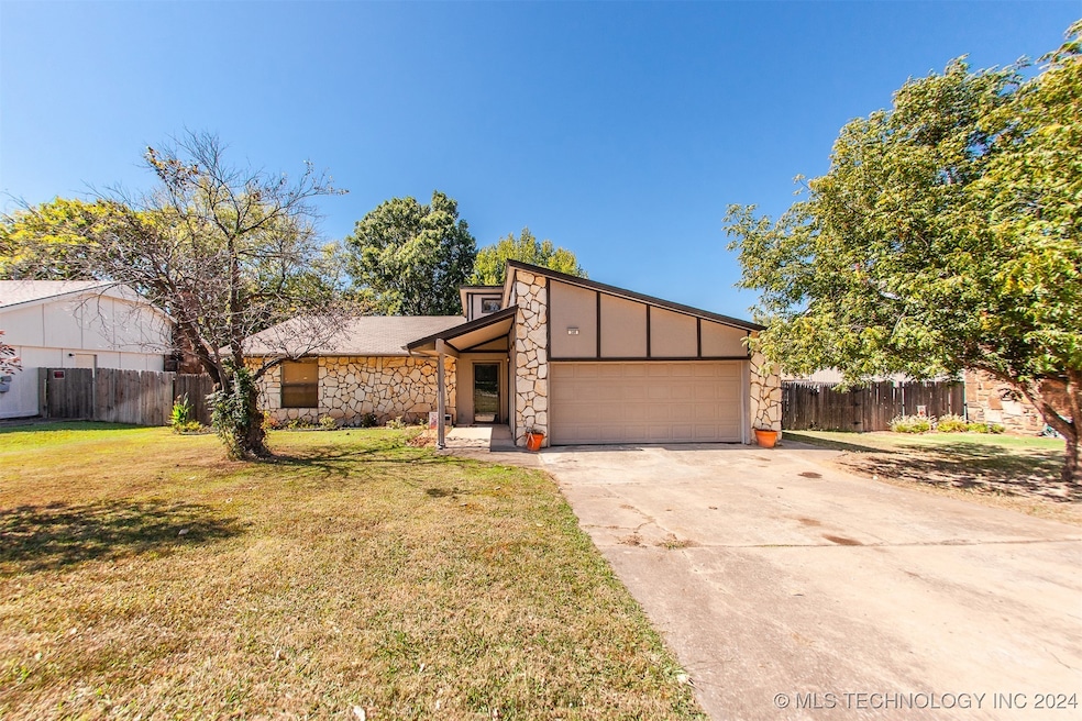 300 N Hemlock Ave, Broken Arrow, OK 74012 - photo 1