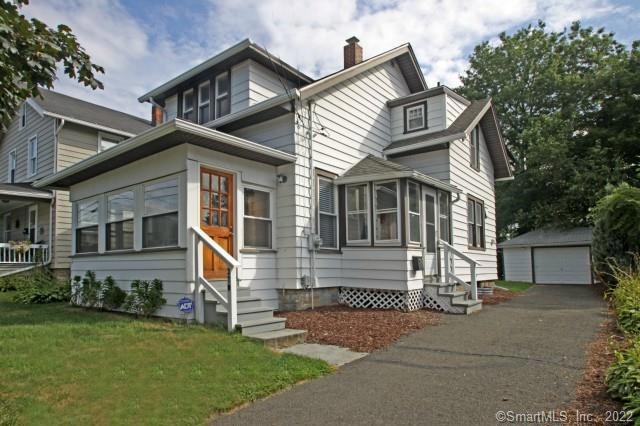 Vintage 1920 Beach Colonial has charm and modern c