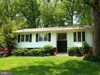 4610 Lawn Ct, Fairfax, VA 22032 - photo 1