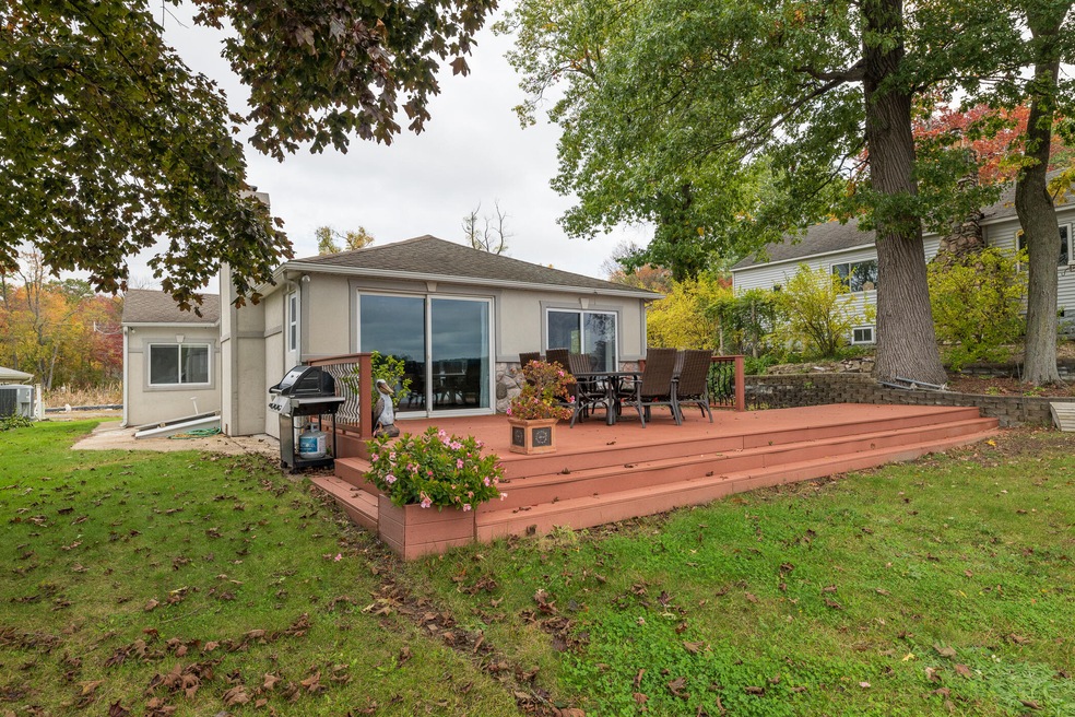 12247 Islandview-1