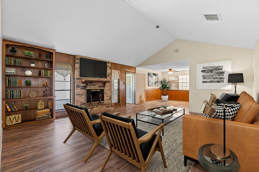 2707 Mustang Rd, Alvin, TX 77511 - photo 1