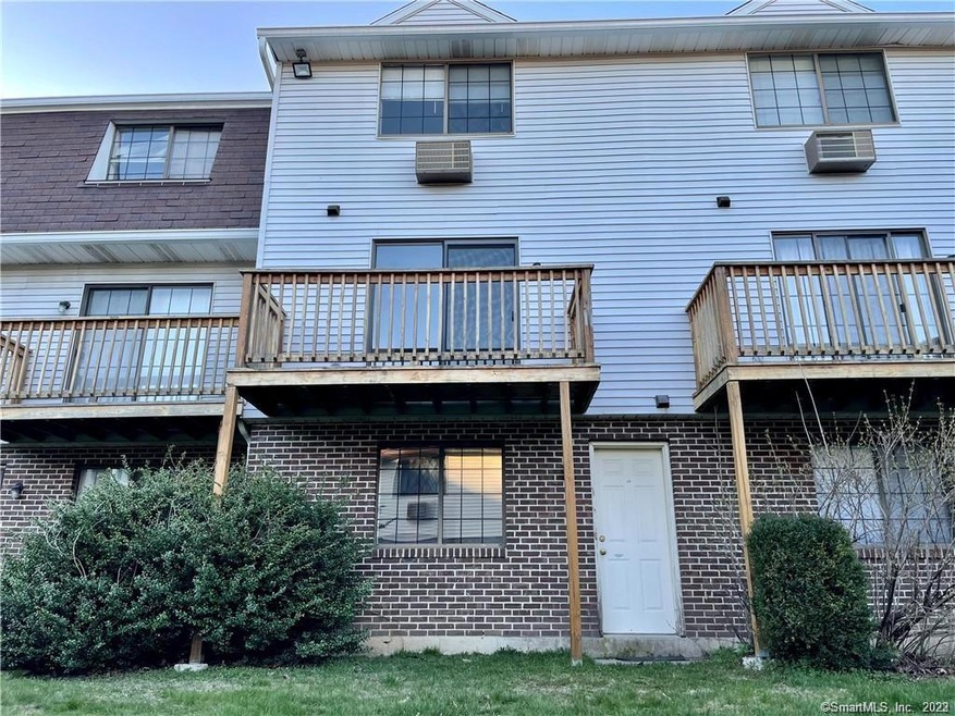 150 Mark Ln unit L3, Waterbury, CT 06704 - photo 1