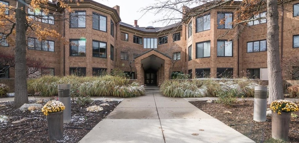 Nature Cove unit 308, Ann Arbor, MI 48104 - photo 1