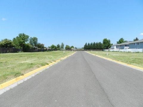 536 Gray Ct, Central Point, OR 97502 - photo 1