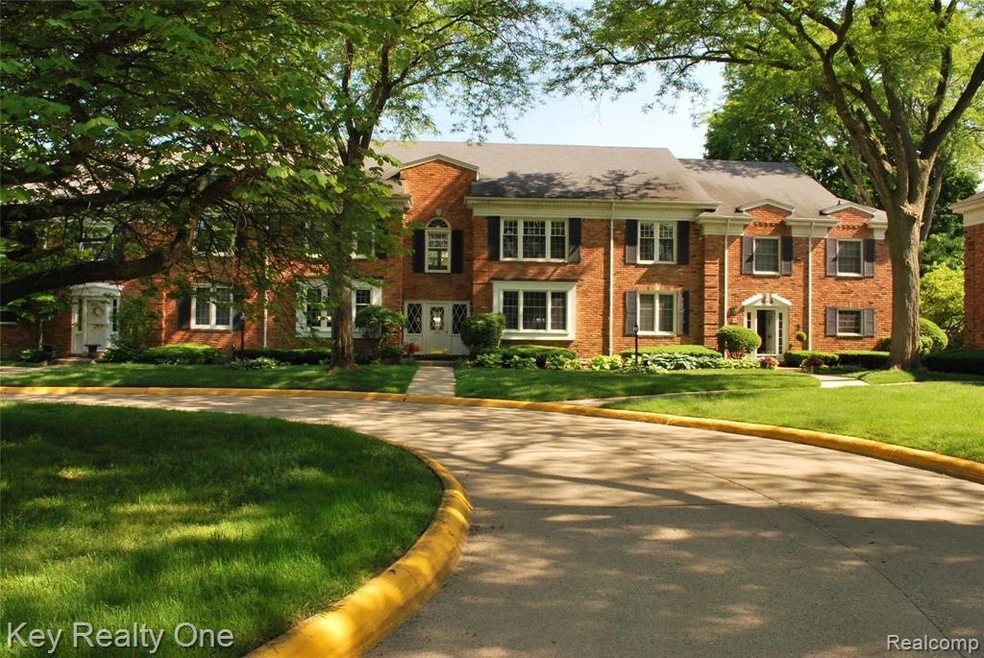 450 Billingsgate Ct unit D, Bloomfield Hills, MI 48301 - photo 1