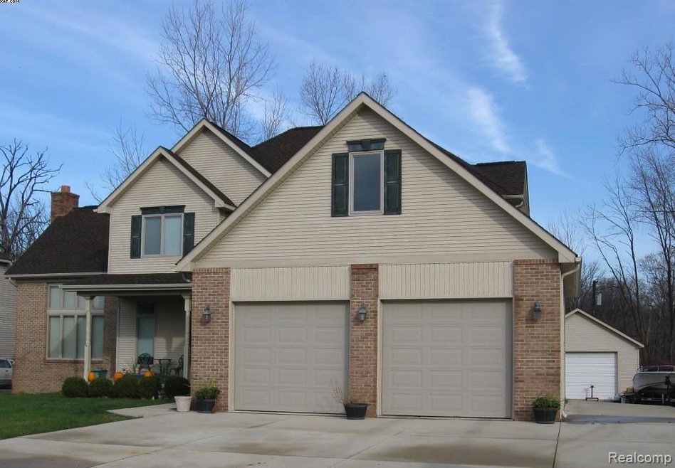 9156 Groh - Exterior.jpg