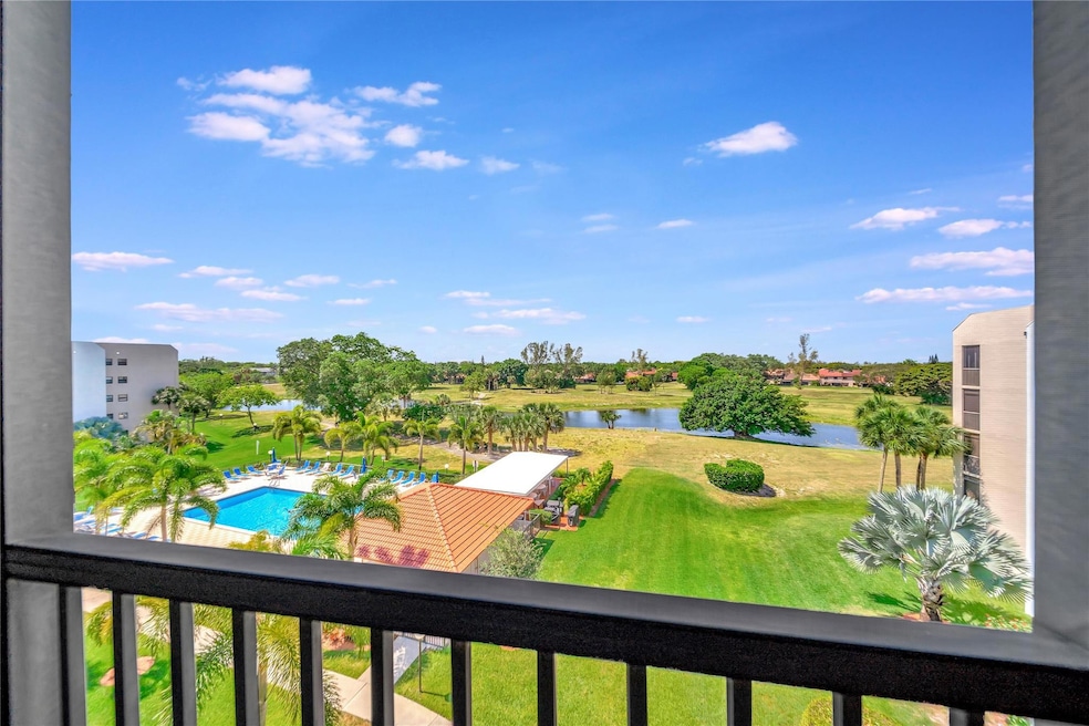 Lakes of Environ unit B509, Lauderhill, FL 33319 - photo 1