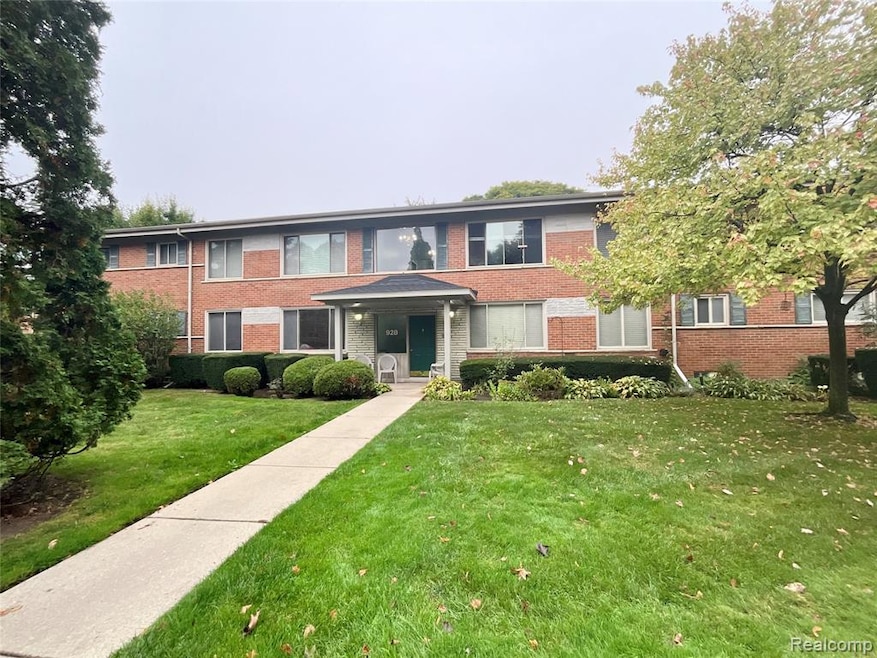 928 N Adams Rd unit 2, Birmingham, MI 48009 - photo 1