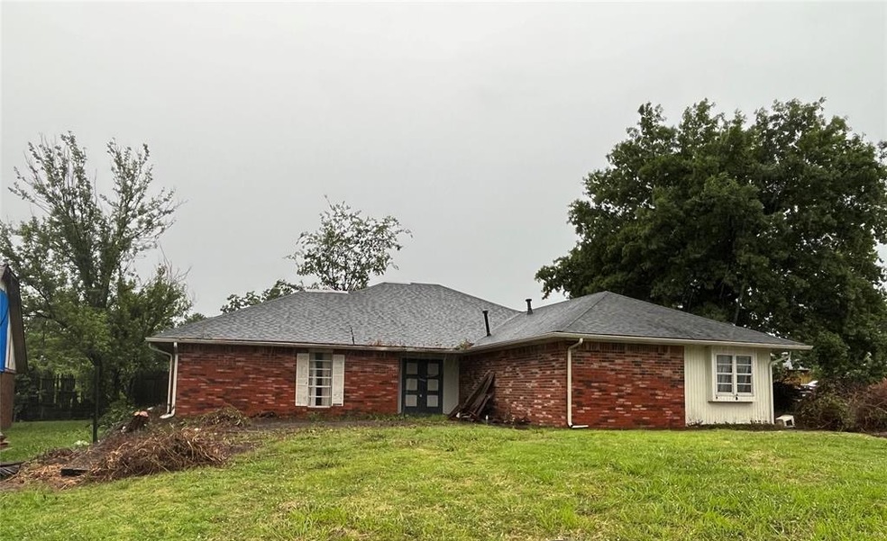 207 Hardesty Dr, Shawnee, OK 74804 - photo 1