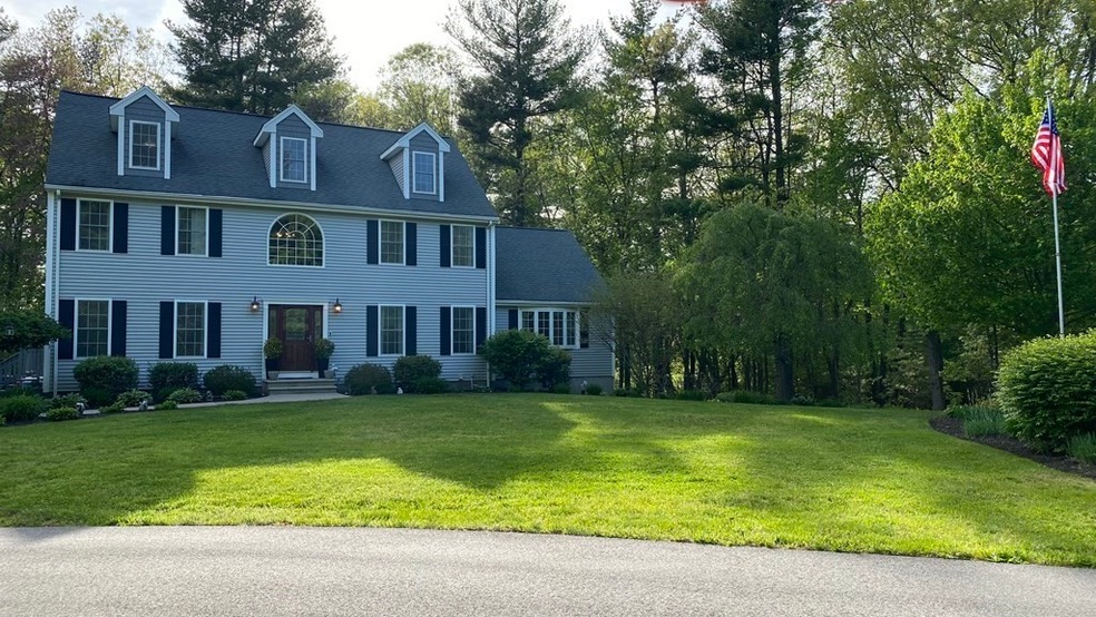 8 Colonial Dr, Bellingham, MA 02019 - photo 1