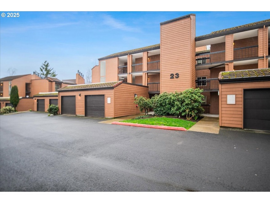 180 Oswego Summit unit 180, Lake Oswego, OR 97035 - photo 1