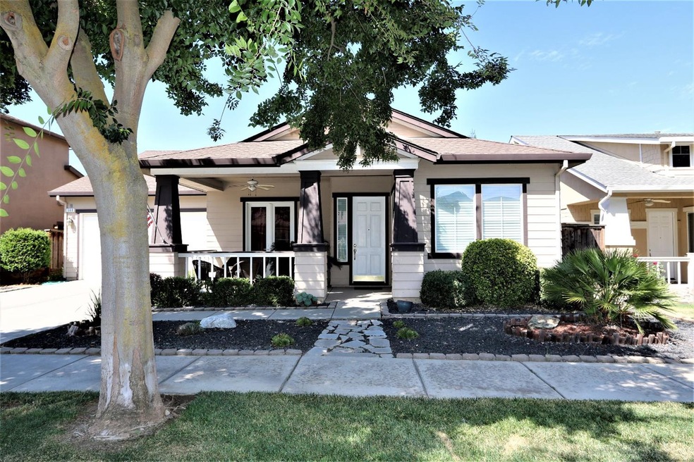 560 Hudson Ave, Oakdale, CA 95361 - photo 1