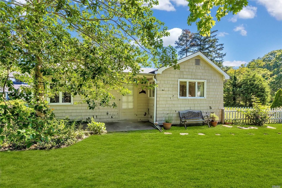 103 Mcconnell Ave, Bayport, NY 11705 - photo 1