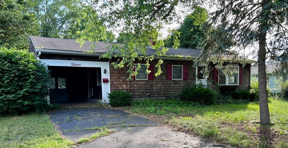 15 Helm St, South Hadley, MA 01075 - photo 1