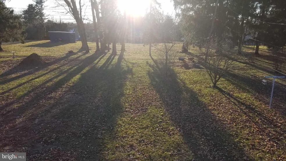 3214 Stoudts Ferry Bridge Rd, Reading, PA 19605 - photo 1