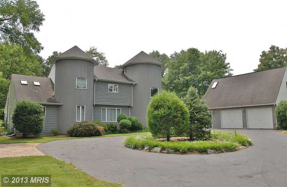 11909 Falls Rd, Potomac, MD 20854 - photo 1