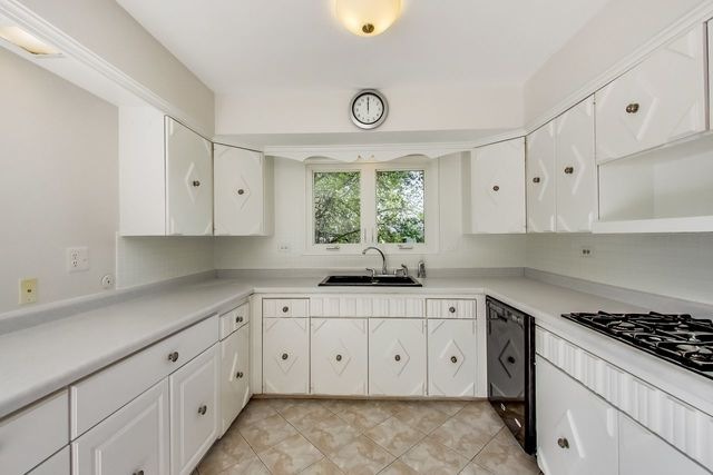 3220 Maple Leaf Dr, Glenview, IL 60026 - photo 1