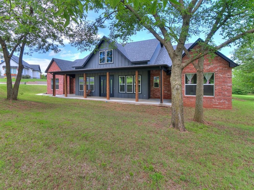 673 Barn Cir, Goldsby, OK 73093 - photo 1