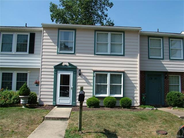Fabulous 3 bedroom, 2.5 bath townhome in heart of 