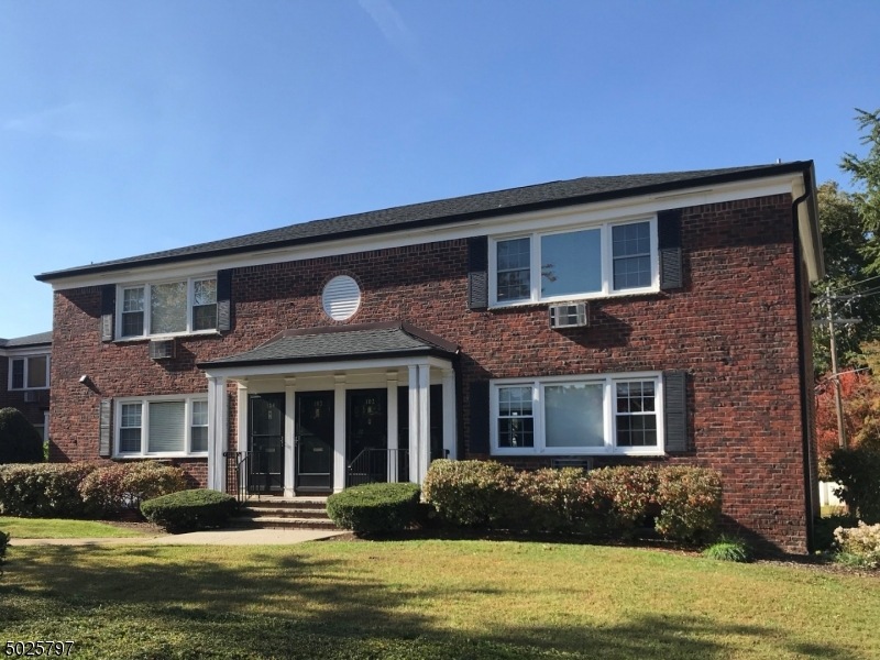 102 Pitney Place unit 102, Morristown, NJ 07960 - photo 1