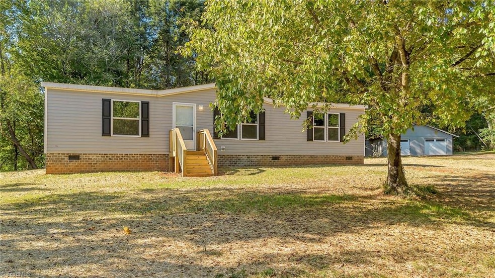 324 Center Ln, Thurmond, NC 28683 - photo 1