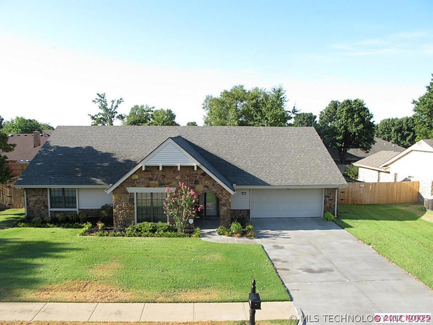 2617 Chapel Hill Rd, Bartlesville, OK 74006 - photo 1