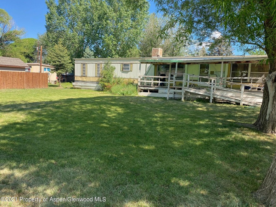 Exterior.Front Lawn
