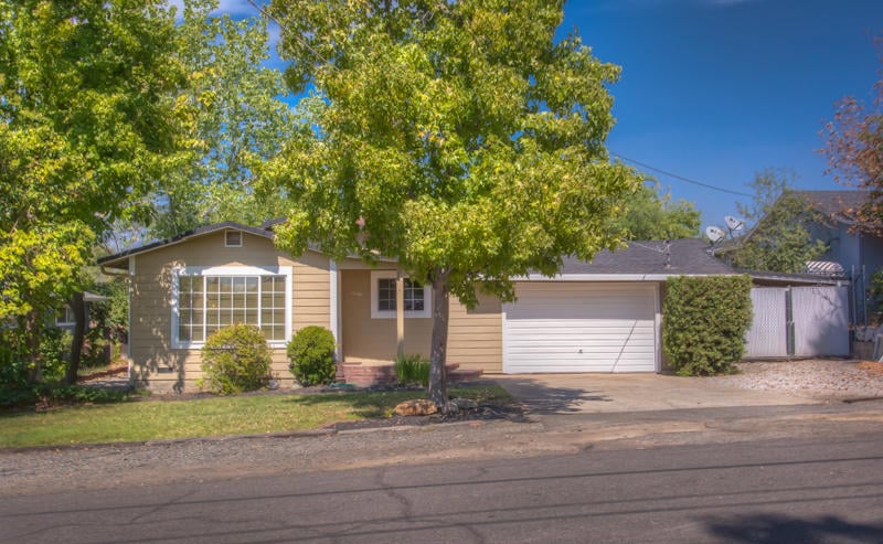1286 Oakdale Ln, Redding, CA 96002 - photo 1