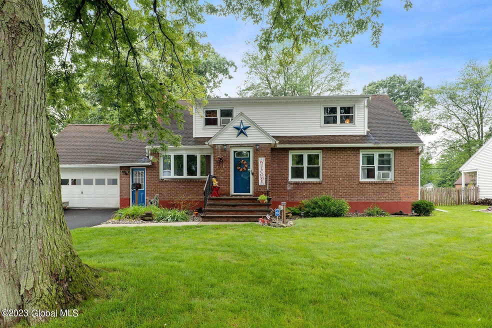 8 Puritan Dr, Schenectady, NY 12306 - photo 1