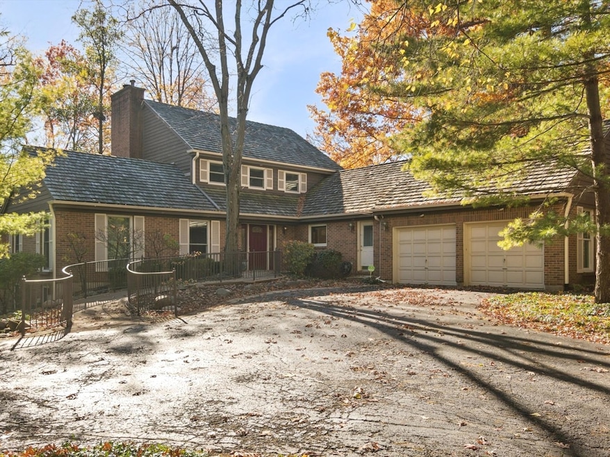 205 Bradford Ct, Lake Bluff, IL 60044 - photo 1